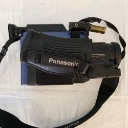 Untested Panasonic OmniMovie CCD AF X6 PV-100D VHS-C Video Camera with  battery and case for Sale in Bethesda, MD - OfferUp