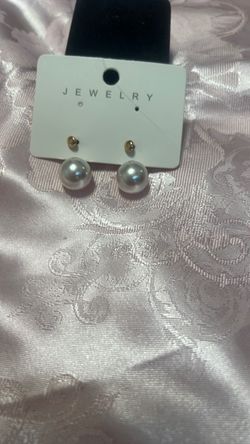 Beautiful pearl earrings beware both pitchers