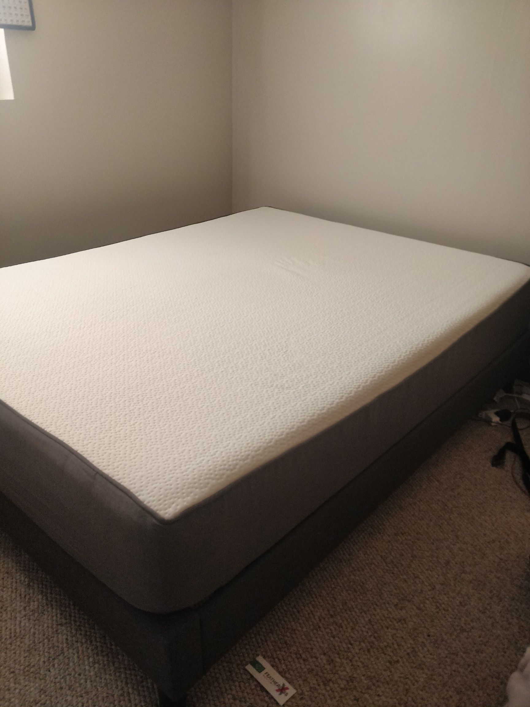 memory foam queen mattress and bed/frame