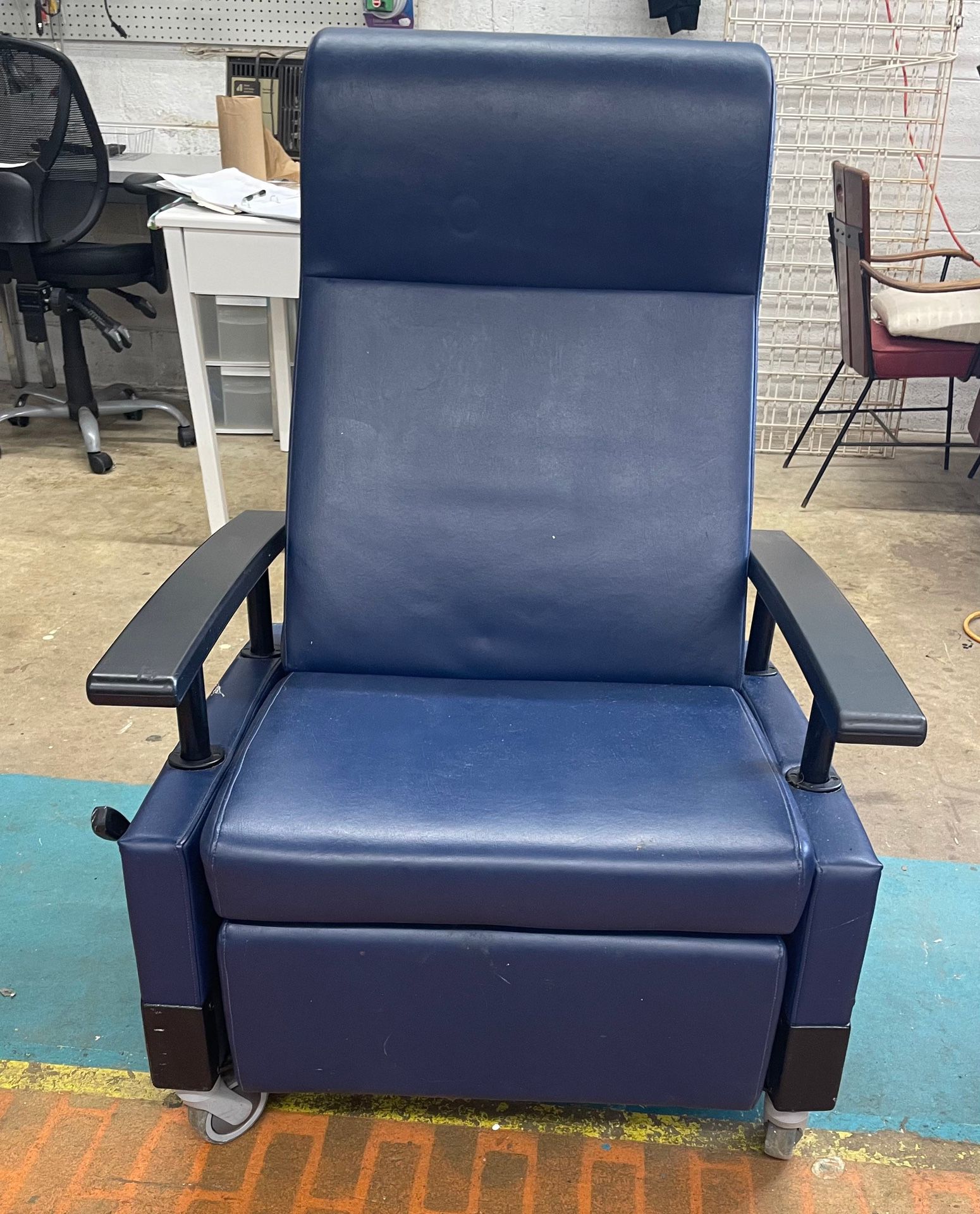 Chair, SF, Hill-Rom Lay Flat Medical Recliner P9084 Blue