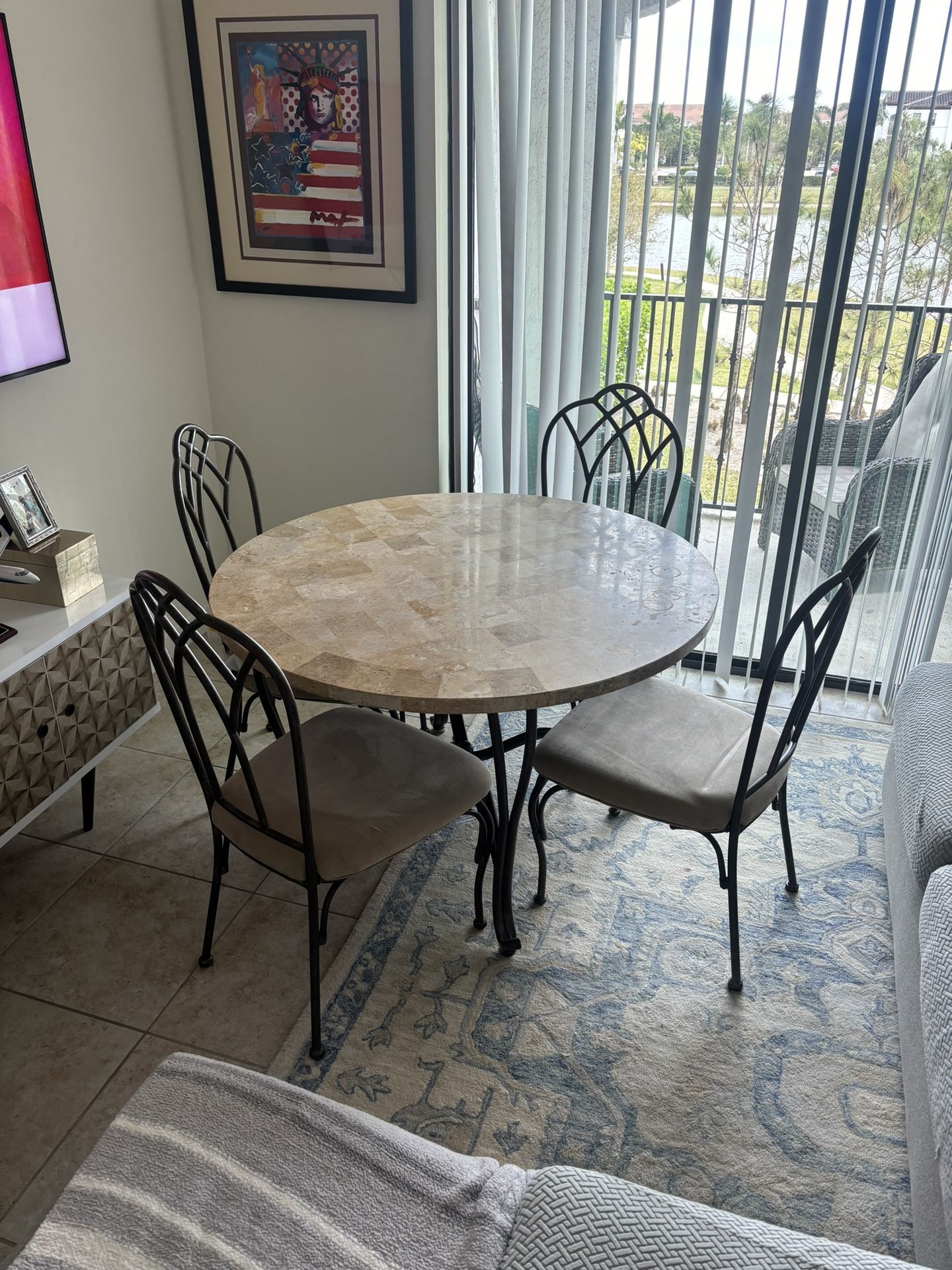 Beautiful Breakfast Table With Four Chairs !! Great Condition