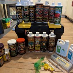 
Complete Pro Grow Setup - 2 Tents + 3 lights + Fox Farm Nutrients & More! 