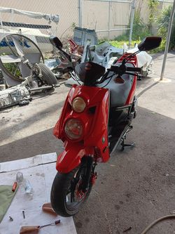 Italica Scooter In Red 