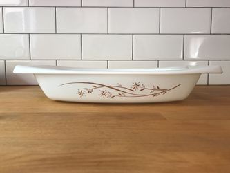 Vintage Pyrex casserole dish