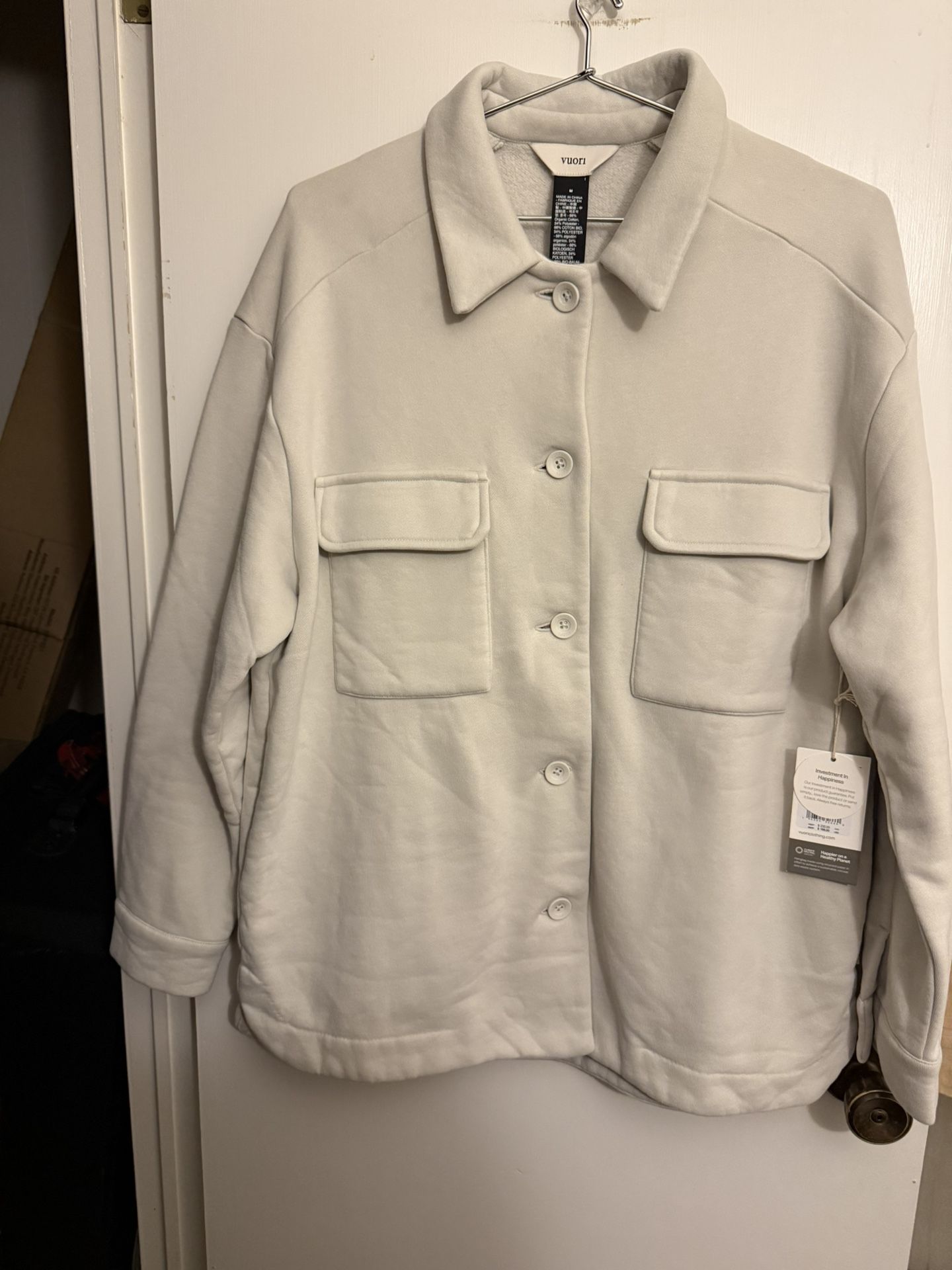 Vuori NWT Restore Shirt Jacket Size Women med- Color: Salt