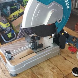 Makita (Brand Rating: 4.6/5) C
18V X2 LXT Lithium-lon (36V)
Brushless Cordless 14 in. Cut-
Off Saw Tool-Only