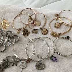 Jewelry / Many Pieces 
