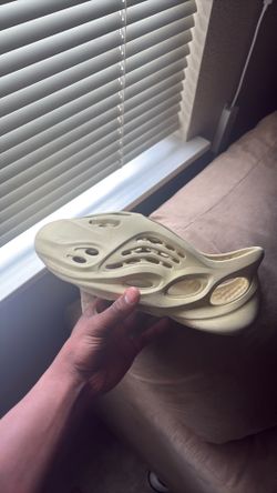Sulfur Yeezy Foam Runners