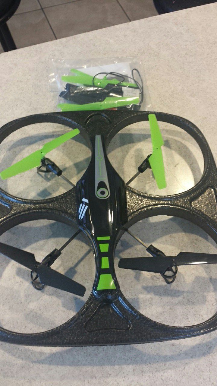 Brookstone, expedition Drone