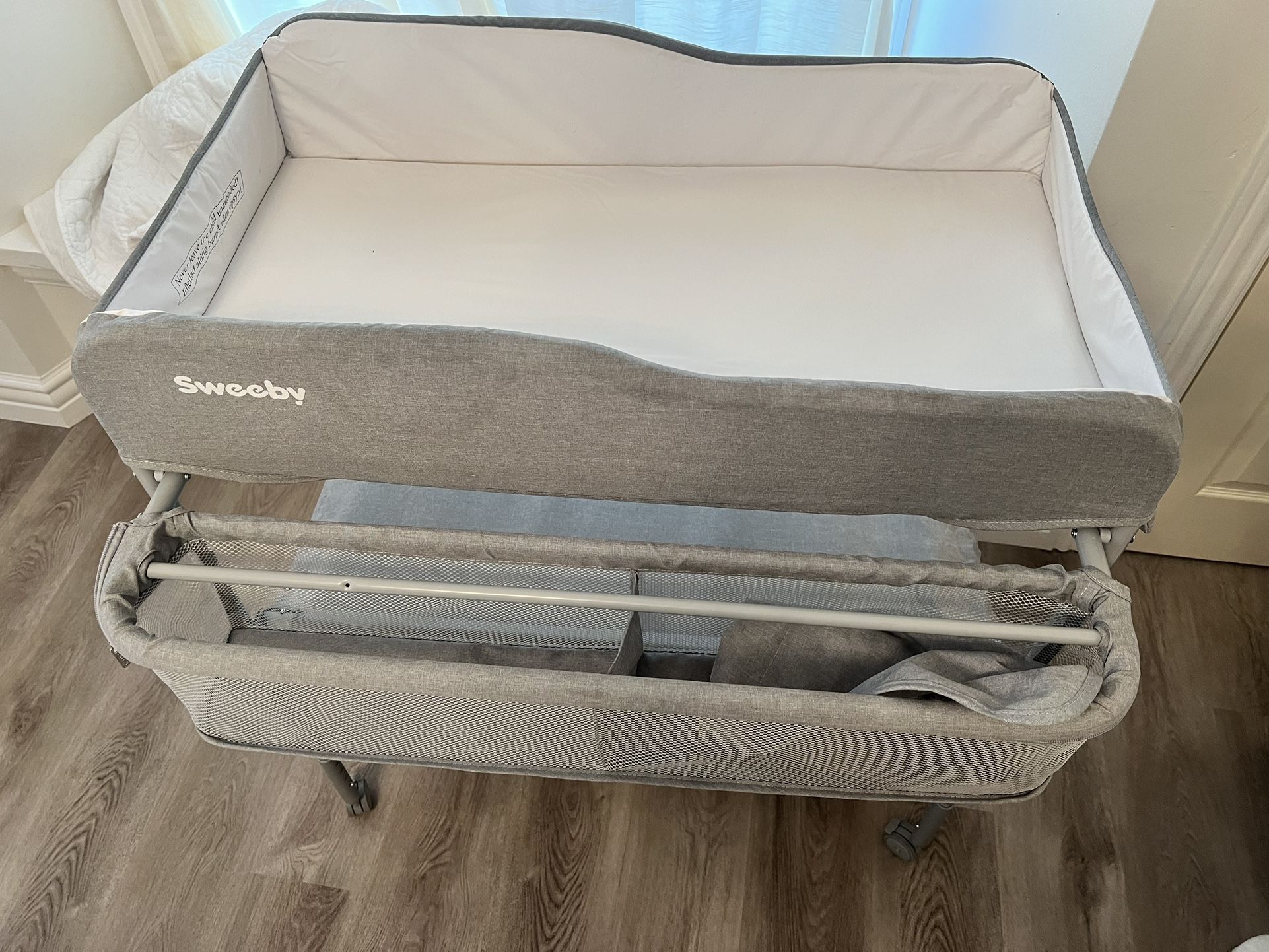 Sweeby Portable Baby Changing Table