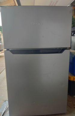 HISENSE MINI FRIDGE