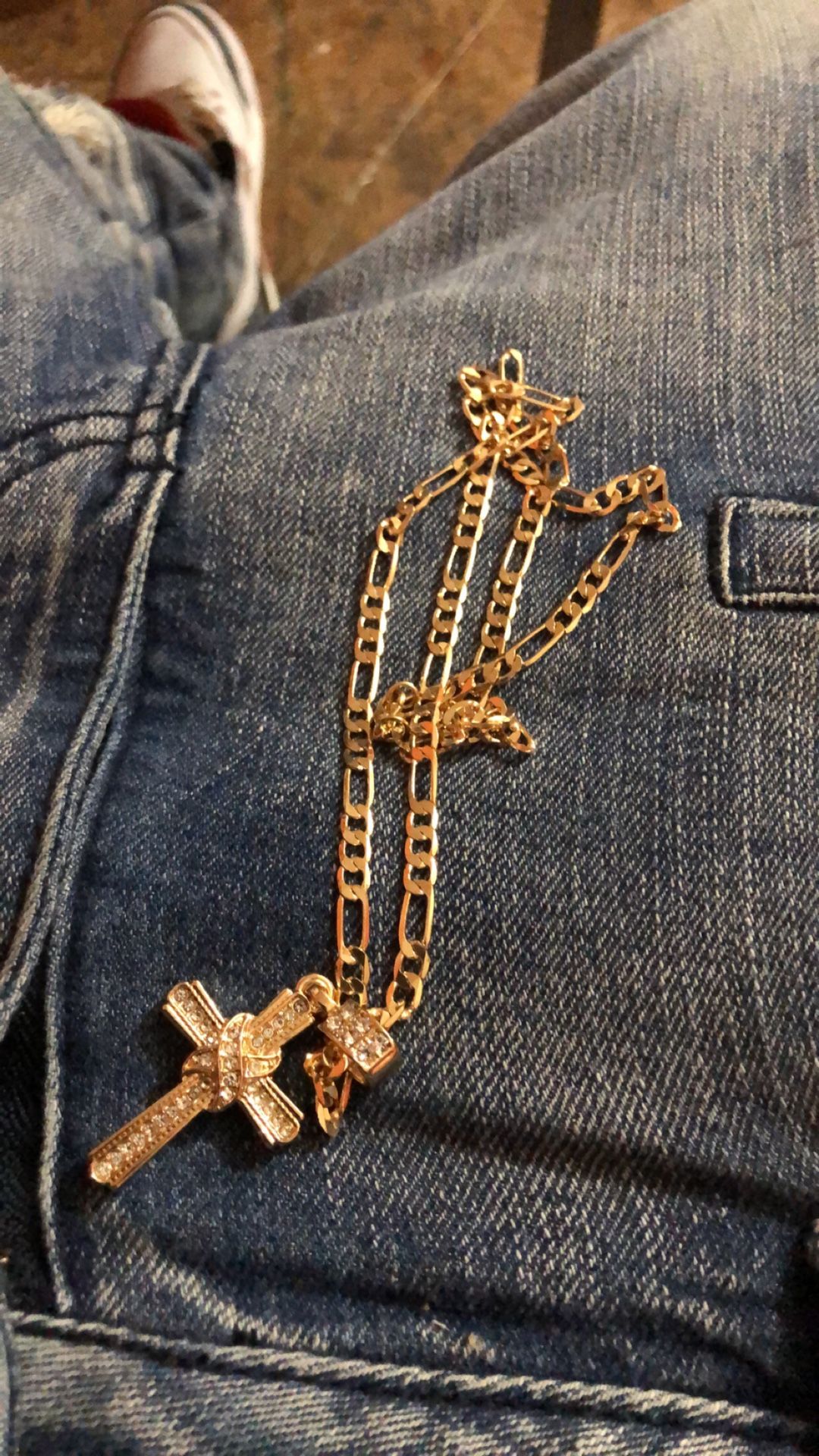 10k Gold Fígaro Chain Wit Cross Pendant