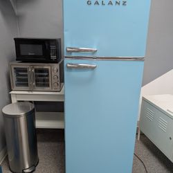 Galanz Retro refrigerator Brand New Minor exterior Dents