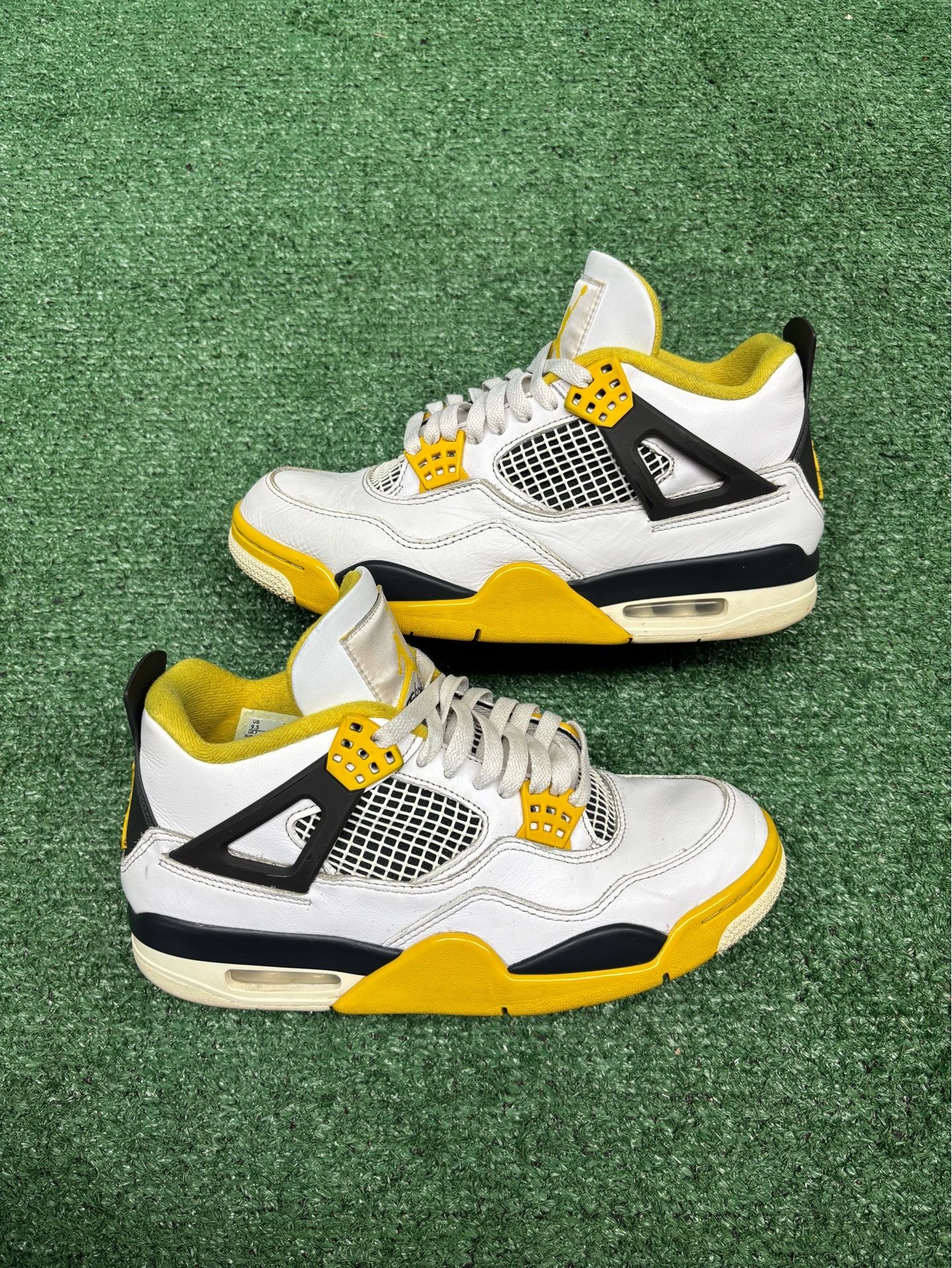 JORDAN 4 VIVID SULFUR SIZE 9.5W 8M