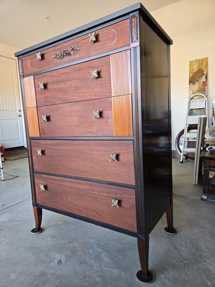 Vintage Art Deco Chest Of Drawers/Dresser