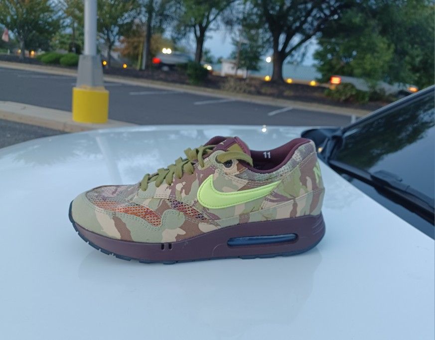 Brand New And Original Men's Nike Air Max's Sneakers Sizes 11