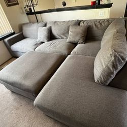 Thomasville Artesia Studded Sectional