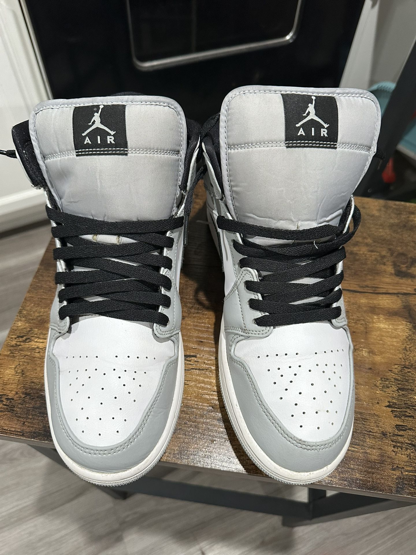 Jordan 1 Mids 10.5