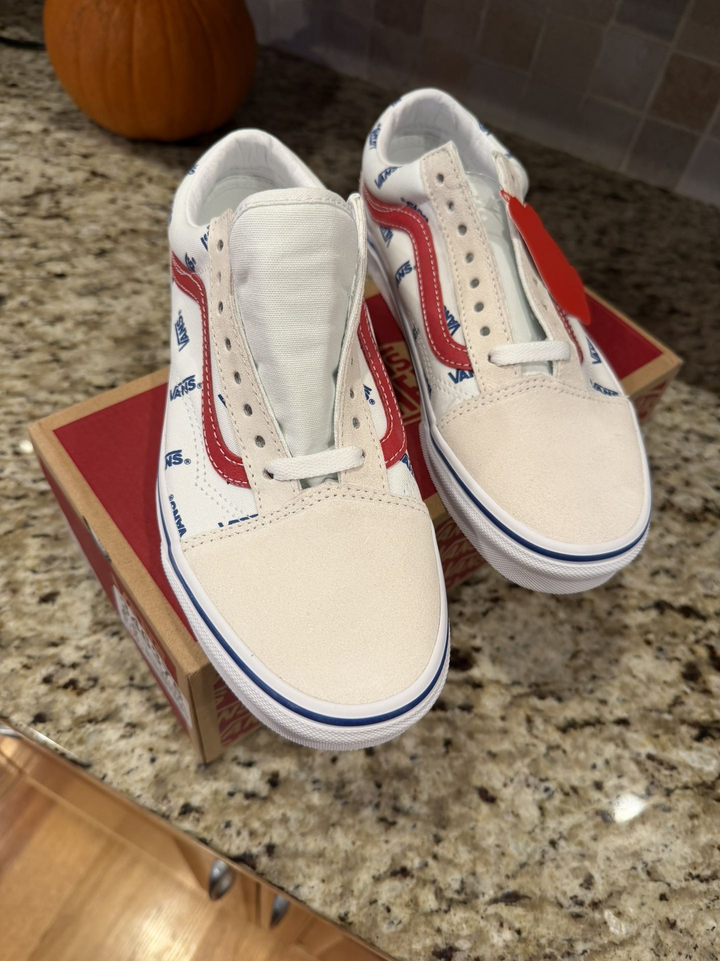 Brand new Vans Old Skool, logo print.