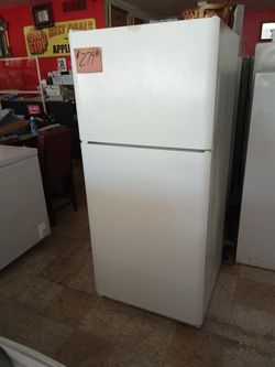 Frigidaire Refrigerator white ex large excellent . Warranty . Delivery available . 2203 Fowler st. Ft. Myers 33901