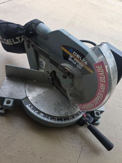 Delta miter saw 10 inches used in great condition