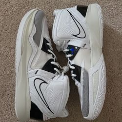 Nike Kyrie Infinity Size 13 Men