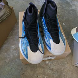 Adidas YZY Basketball 