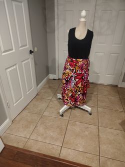 18w dress very nice dress has a tie belt