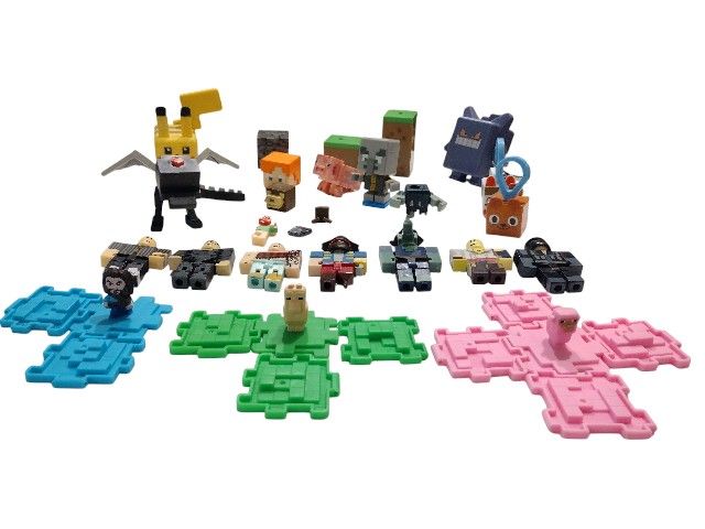 Roblox And Minecraft Lot Of Figurines And Accessories