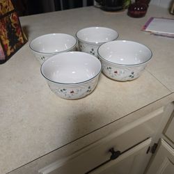 Set Of 4 Large Winterberry Pfaltzgraff Bowls