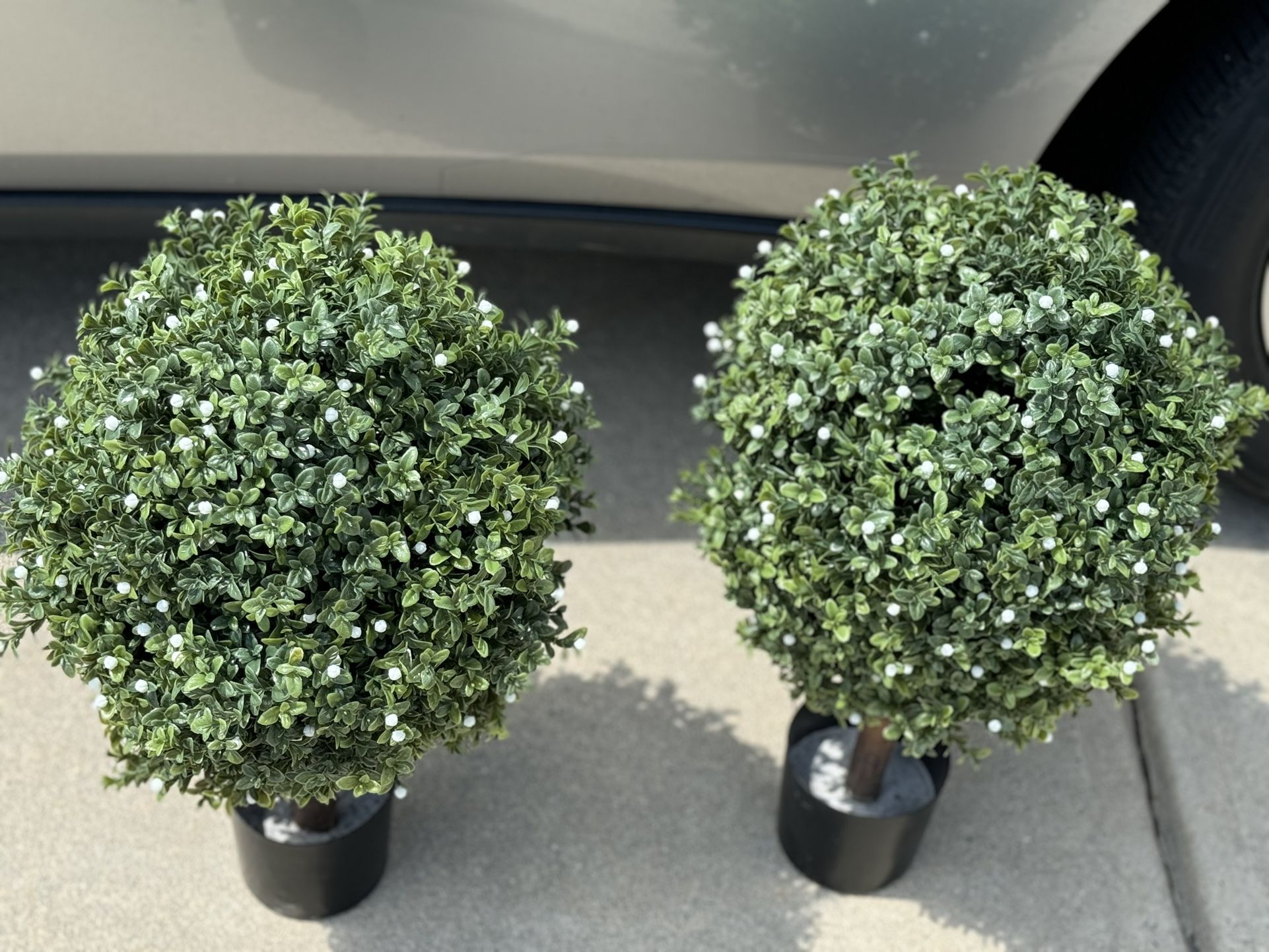 Two 24''T Artificial Boxwood Topiary Ball UV Resistant Artificial Boxwood Plants for Indoor Outdoor