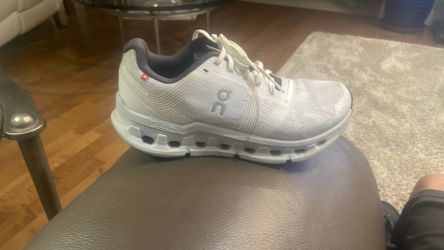 I cloud shoes like new 8.5like new