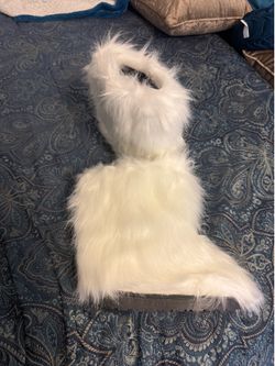 White faux fur boots womens fits 8/8.5