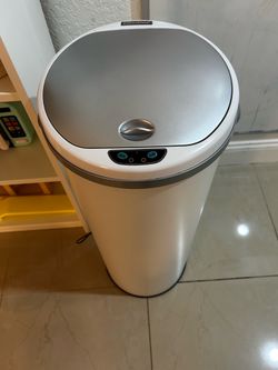 Touchless White Motion Sensor Trash Can