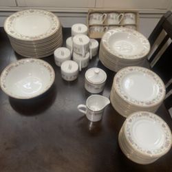 FARBERWARE 12 Setting Fine China With 22k Goldband 