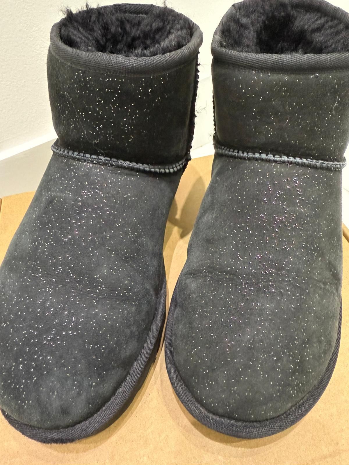 UGG
