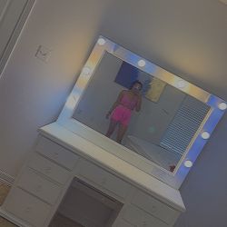 Vanity With Lights 