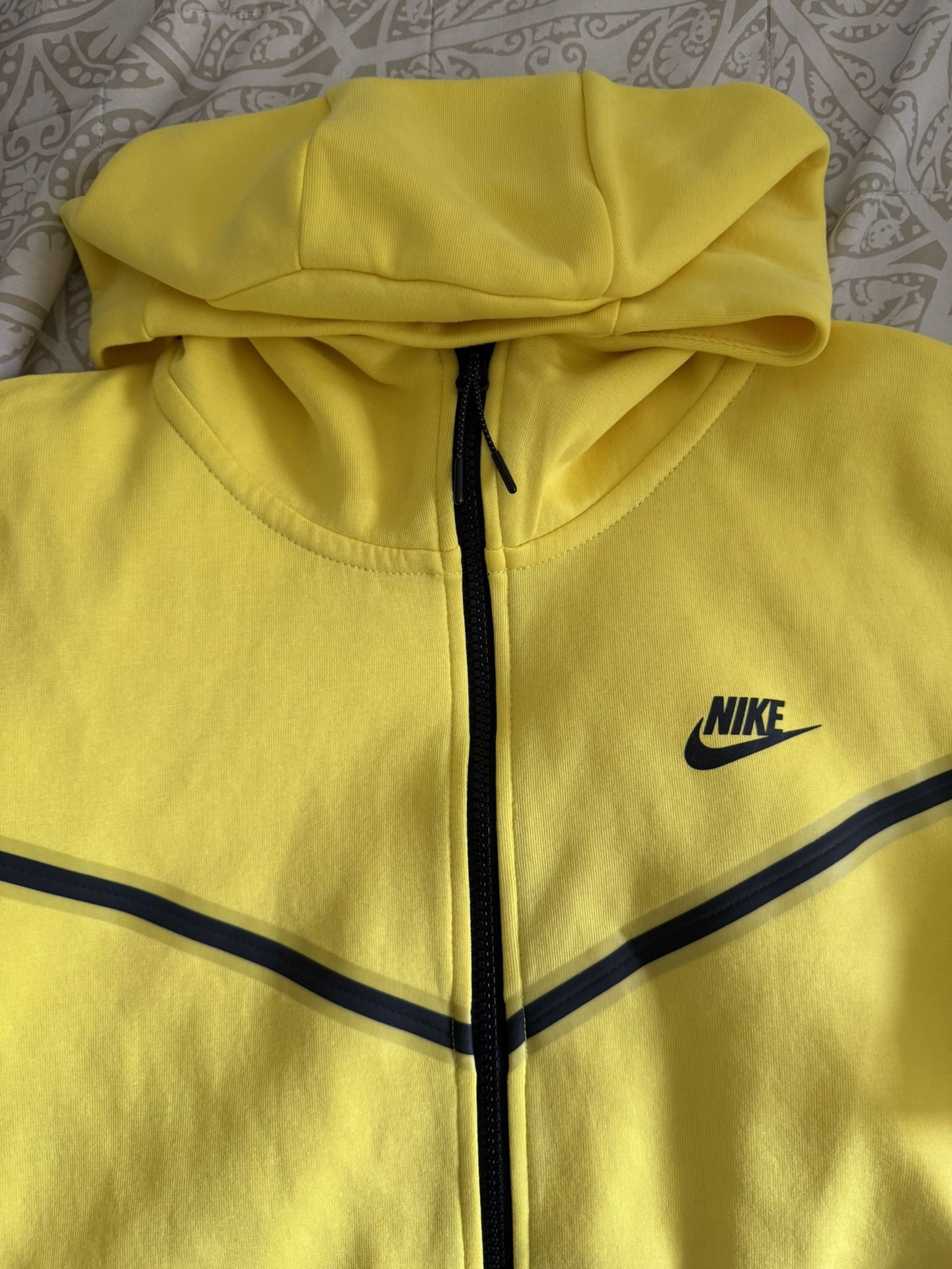 Large Yellow Nike Tech Fleece Sweater
