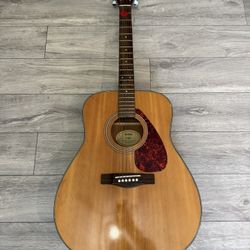 Yamaha Acoustic Guitar F325