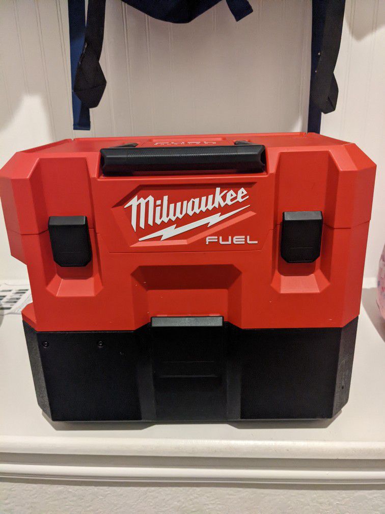 Milwaukee M12 Wet Dry Vacuum 