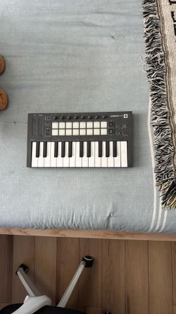 LAUNCHKEY MINI controller
