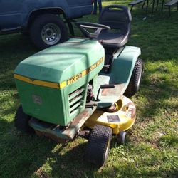 John Deere Lawnmower 