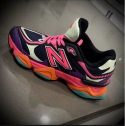 New Balance 9060 Women’s Size 8 - NEW!