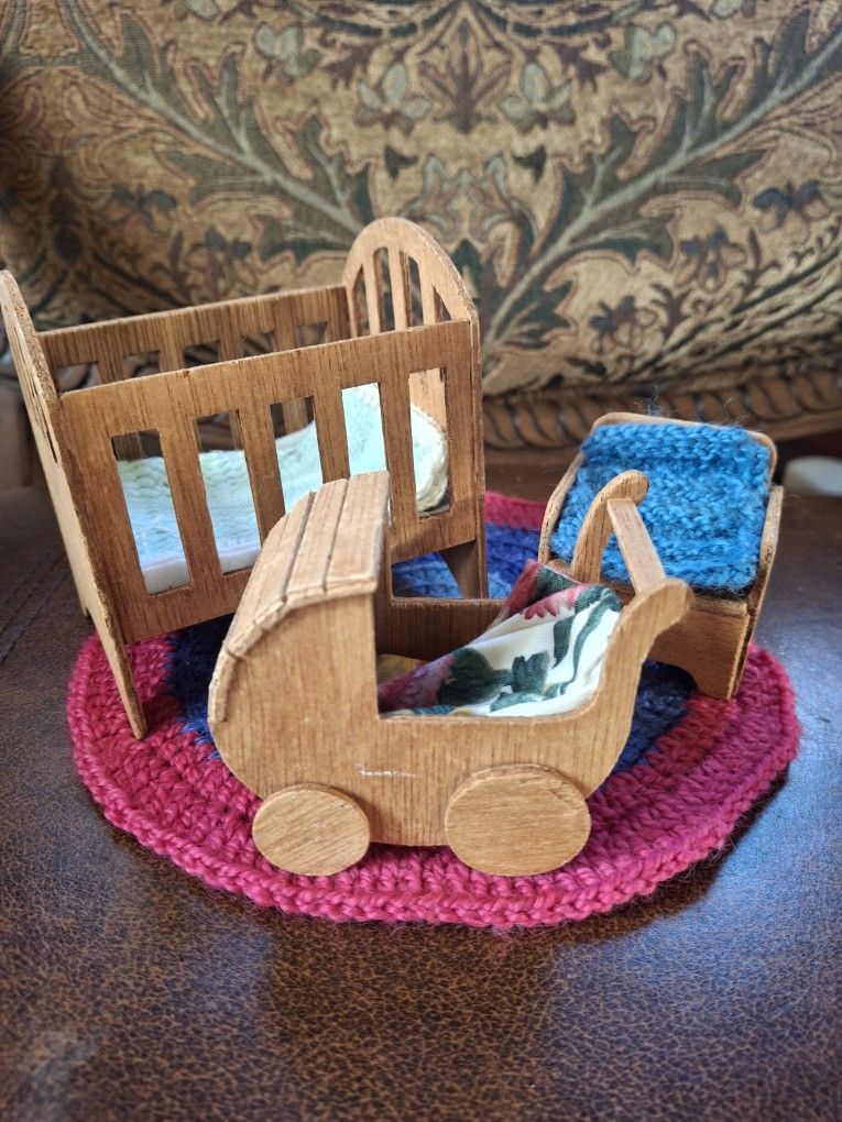 1/12 Scale Wood Nursery Furniture Set With Rug