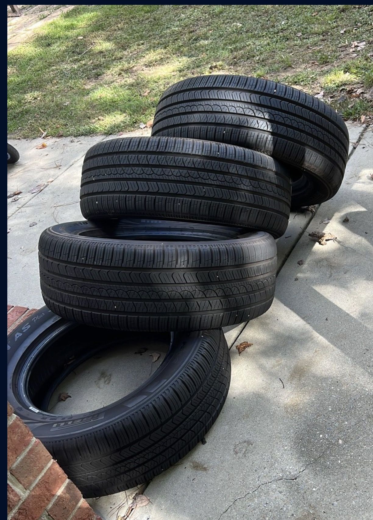 4 Pirelli 265/60/18 - Almost New