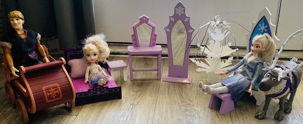 Frozen set with dolls