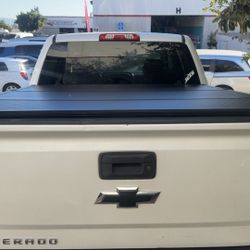 New Hard Trifold 2007-2025 Chevy Silverado GMC Sierra 5.8ft Bed  Tapadera Dura Que Dobla En Tres