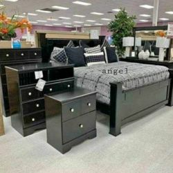 Mirlotown 4 Pieces Bedroom Set By ASHLEY 
