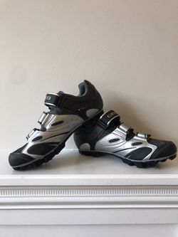 GIRO Cycling Shoes (women 7.5)