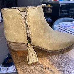 Women’s Booties Shoes Size 6